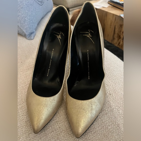 Giuseppe Zanotti Shoes - Like New Giuseppe Zanotti Gold Lizard Pumps